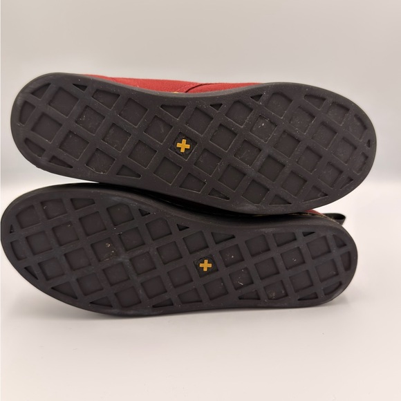 Dr. Martens Maelly Red Burgundy Canvas Combat Boots Women’s 7 - Picture 9 of 12